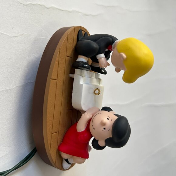 1996 Peanuts Schroeder and Lucy Magic Hallmark Ornament Box Piano Musical - Picture 5 of 5